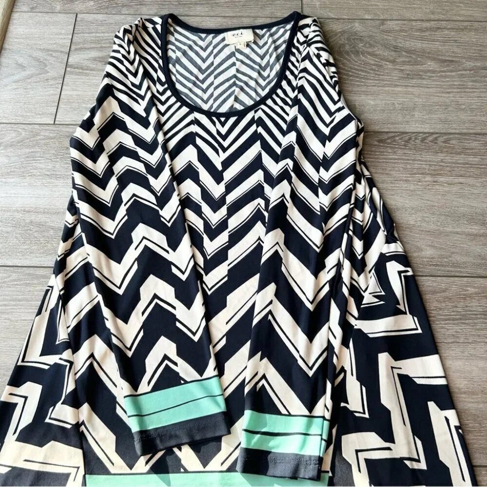 Eci Waves Pattern Draped Asymmetrical Hem Tunics - Picture 9 of 15